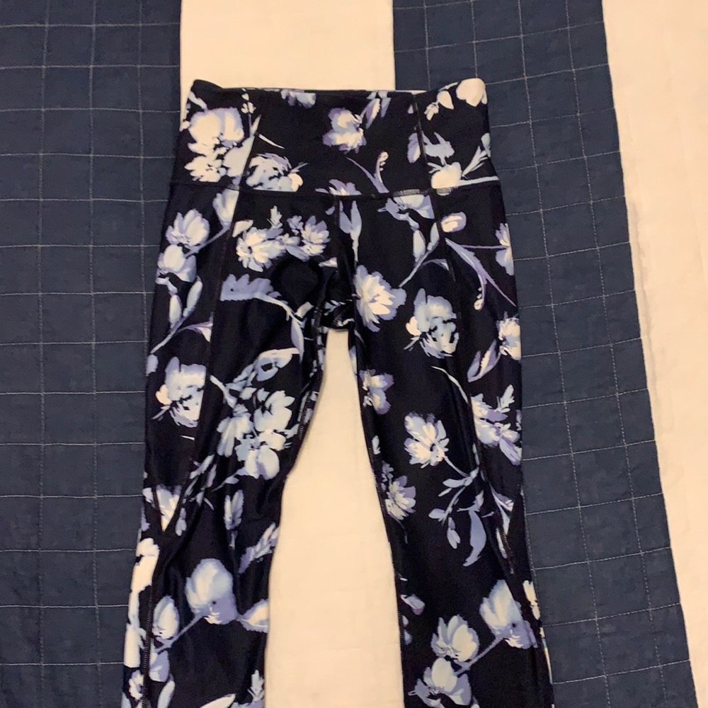 Buttery soft Athleta leggings. Size XSP